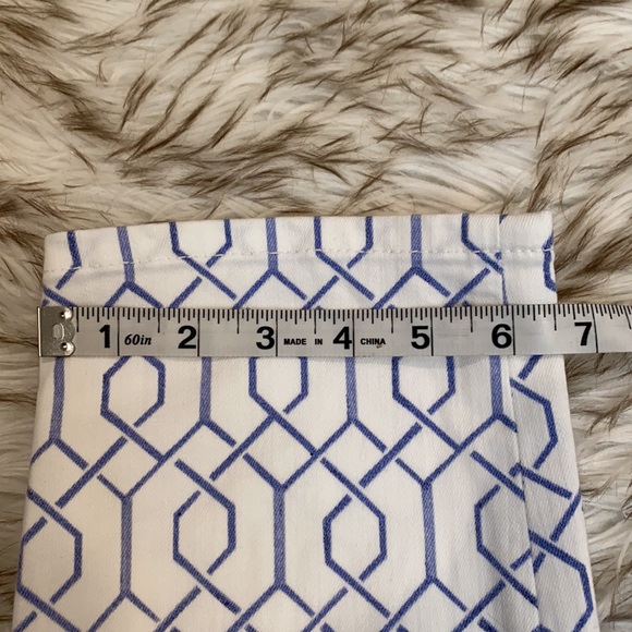 Chico’s The So Slimming Girlfriend Crop Jeans Blue Geometric Print Size 00 - Picture 11 of 11